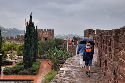 Depuis Albufeira : Visite privée du château de Silves avec dégustation de vinDepuis Armação ou Albufeira : visite privée de la ville de Silves avec vin.