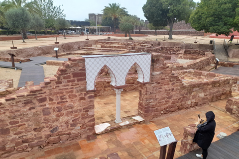 Depuis Albufeira : Visite privée du château de Silves avec dégustation de vinDepuis Armação ou Albufeira : visite privée de la ville de Silves avec vin.