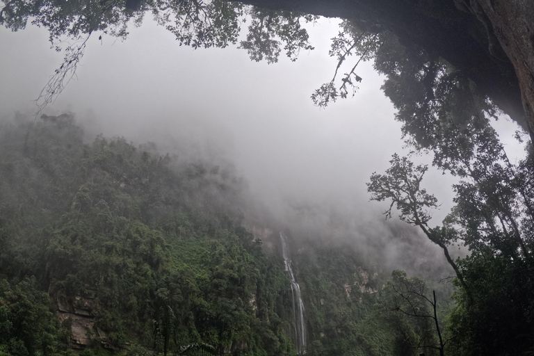Bogotá: Private La Chorrera Waterfall Hike with Lunch