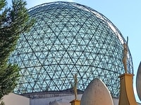 Da Girona, Museo Dalí, Cadaqués e Creus Cape Tour - Hizvo
