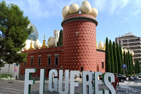 Desde Girona: Museo Dalí, Cadaqués y Vuelta al Cabo de Creus