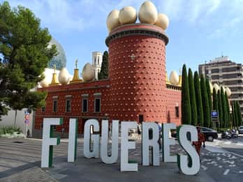Desde Girona: Museo Dalí, Cadaqués y Vuelta al Cabo de Creus