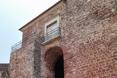 Depuis Albufeira : Visite privée du château de Silves avec dégustation de vinDepuis Armação ou Albufeira : visite privée de la ville de Silves avec vin.