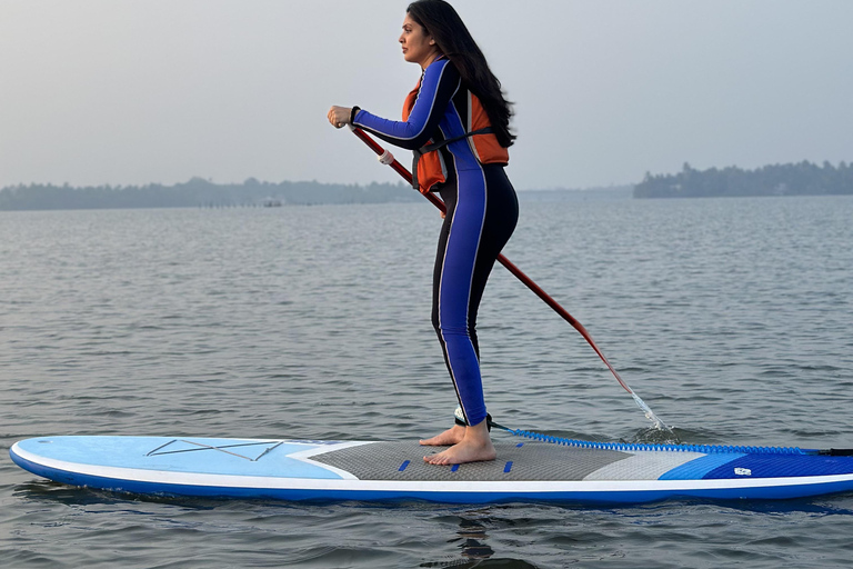 SUP em Kochi: Passeio de Stand-Up Paddleboarding ao nascer do sol