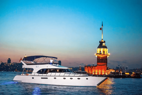 Cruzeiro ao pôr do sol no Bósforo em Istambul com vinho em um iate de luxo
