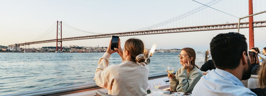 Lisbon: Tagus River Sunset Cruise with Wine and Snack