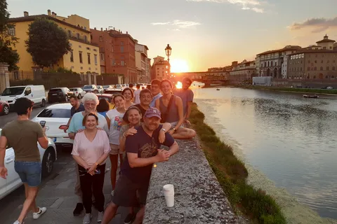 Florence at Night Bike Tour with Wine and Aperitivo Picnic