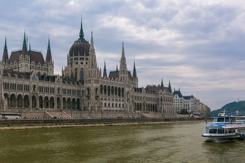 Budapest: tour guiado en autobús de 4 horas con crucero por el río