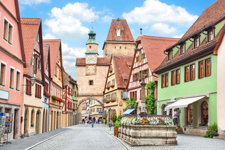 Rothenburg : Chasse au trésor et visite guidée de la ville à piedRothenburg : Chasse au trésor et guide audio des curiosités de la ville App
