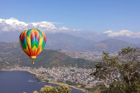 Pokhara: Luchtballon in PokharaPokhara: Luchtballon