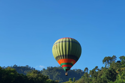 Pokhara : Montgolfière à PokharaPokhara : Montgolfière