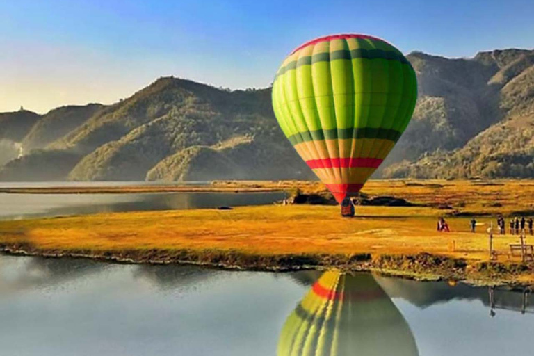 Pokhara: Heißluftballon in PokharaPokhara: Heißluftballon