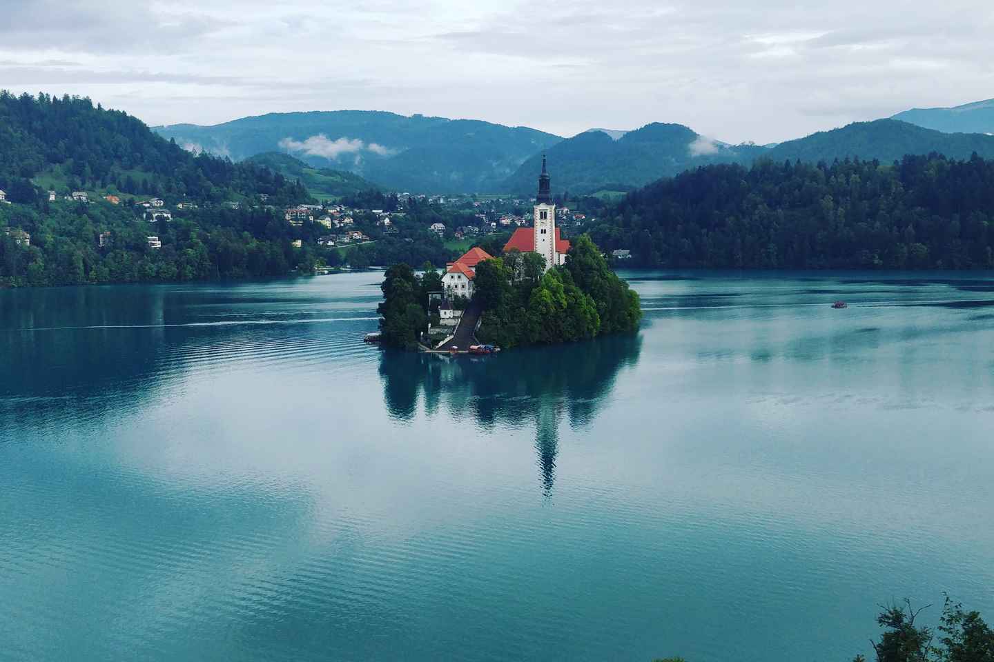 卢布尔雅那出发：探索布莱德湖和波斯托伊纳洞穴