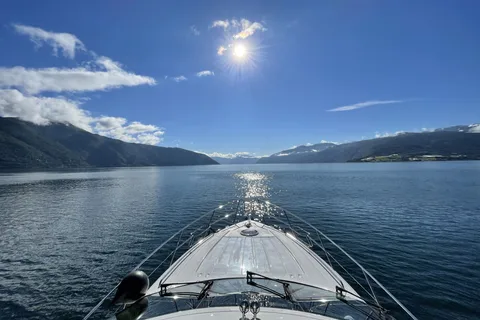 From Bergen: Private Cruise to Bekkjarvik w/ Snacks & Drinks