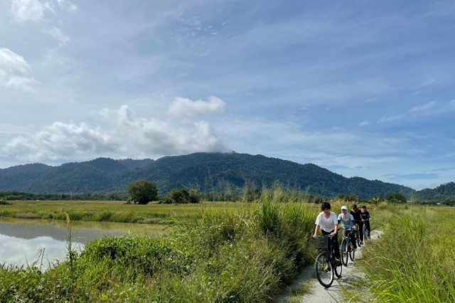 Visit Kedah Bike Tour of Langkawi with Waterfall Swim & Dessert in Langkawi