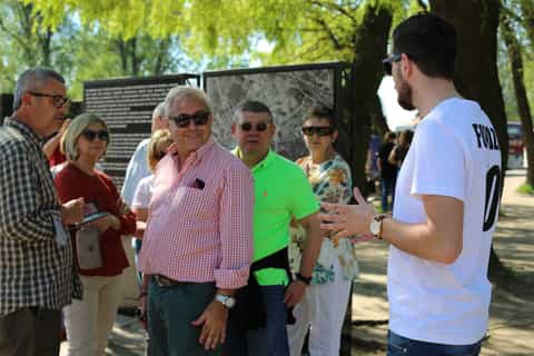 From Krakow: Auschwitz Birkenau Small Group Tour with Pickup