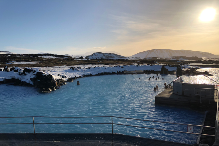 Island: Myvatn-sjön och Godafoss 4x4-tur med bussIsland: Myvatn-sjön och Godafoss-tur med buss