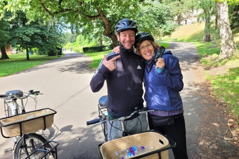 Glasgow: City Highlights Guided Bike Tour with Snacks