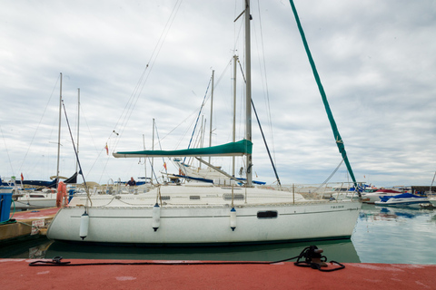 Valencia: gita in barca a vela privata con snack e bevande