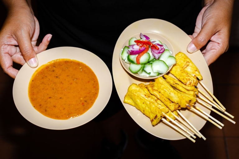 Phuket: Southern Flavours Food Tour met meer dan 15 proeverijenPhuket: rondleiding door de oude binnenstad met 14 gerechten