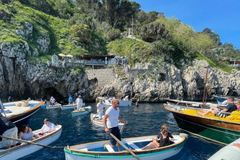 De la côte amalfitaine : Capri, excursion en bateau tout compris + visite de la villeAu départ d'Amalfi : excursion en bateau tout compris à Capri + visite de la ville