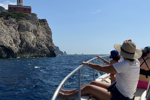 De la côte amalfitaine : Capri, excursion en bateau tout compris + visite de la villeAu départ d'Amalfi : excursion en bateau tout compris à Capri + visite de la ville