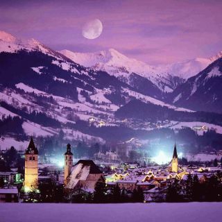 From Vienna: Magical Kitzbühel & Salzburg with Snowshoeing