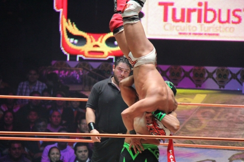Mexico City : Accès au spectacle de lutte et visite en bus à impérialeMexico City Amazing Mexican Wrestling Show