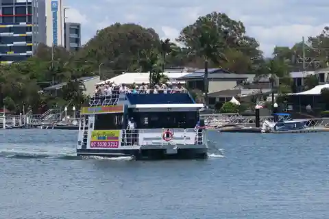 Cruzeiro de chá matinal na Gold Coast saindo de Surfers Paradise
