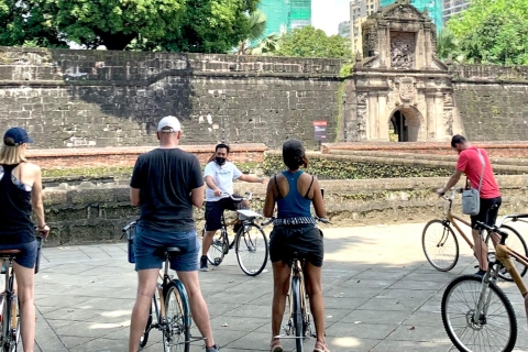 Manila: Guided Sunset Bamboo Bike Tour in Intramuros