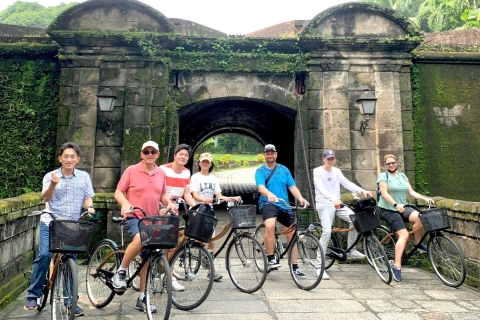 Manille : Visite guidée à vélo en bambou au coucher du soleil à Intramuros