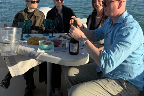 Passeio de barco com aperitivo desde El Puerto de Santa MariaPasseio de barco com aperitivo a partir de Puerto de Santa Maria