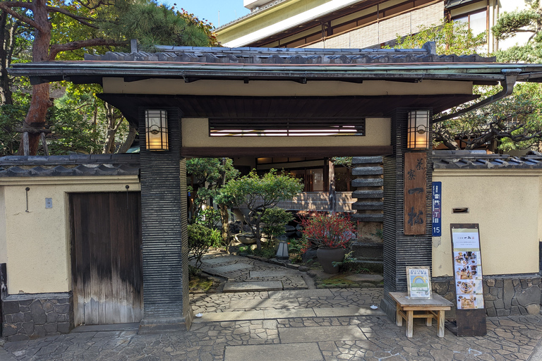 Exquise lunch Voorafgegaan door Asakusa diepgaande geschiedenistourTokio: historische wandeltocht door Asakusa en traditionele lunch