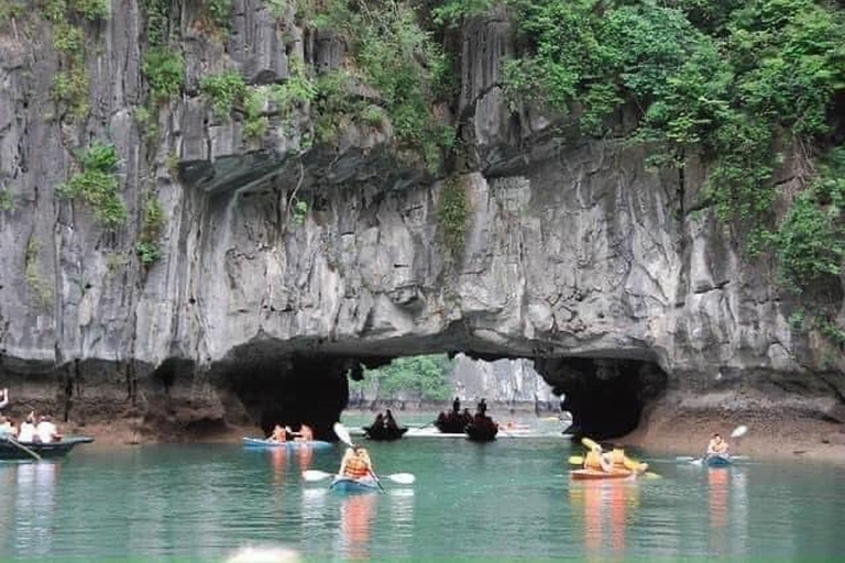 Hanoi: crucero de 2 días y 5 estrellas por la bahía de Lan Ha con traslado