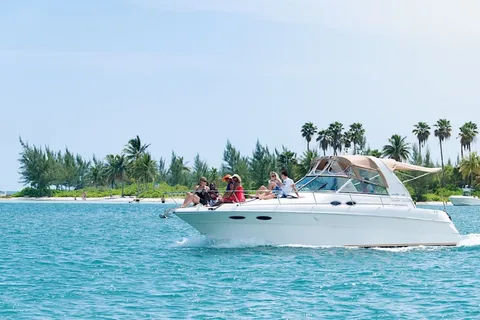 George Town: North Sound Lagoon Boat Tour with Snorkeling