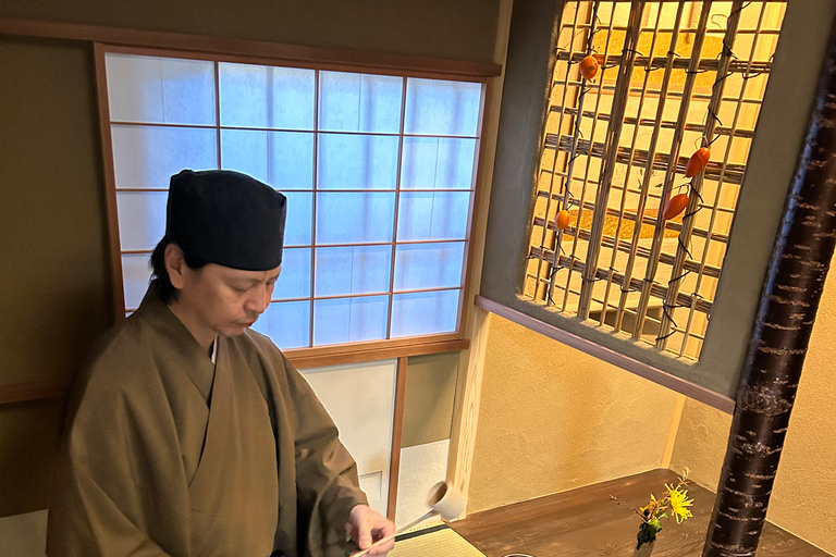 Kyoto: Ceremonia tradicional del té y haga su propio té matchaCeremonia privada de té