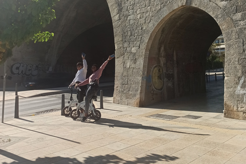 Heraklion: tour privado en bicicleta ecológica por la ciudad-degustación de comida-degustación de vinosHeraklion: recorrido turístico en bicicleta eléctrica con comida y vino