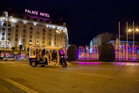 Madrid : visite des lumières de Noël en tuk-tuk électrique privéMadrid : visite privée des lumières de Noël en tuk-tuk électrique