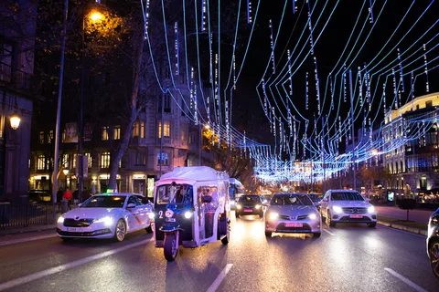 Madrid: Privat tur i julebelysning med Eco Tuk-Tuk