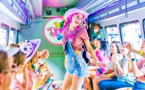 Nashville: Drag Queen Party Bus Tour with Games & Drag Show