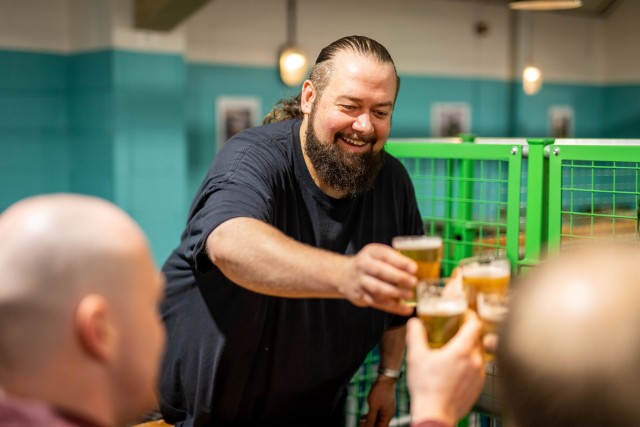 Visit London Craft Brewery Tour with Tasting of 4 Beers in London