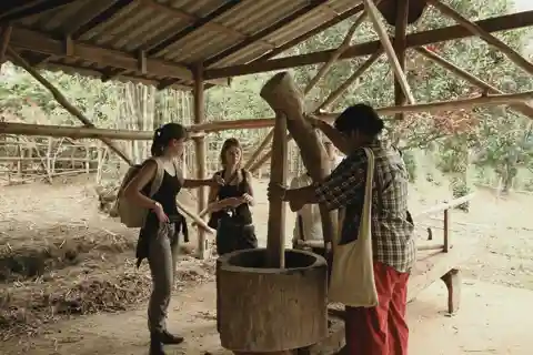 Caminhada em Ban Mae Lana com cavernas, aldeias e segredos da floresta