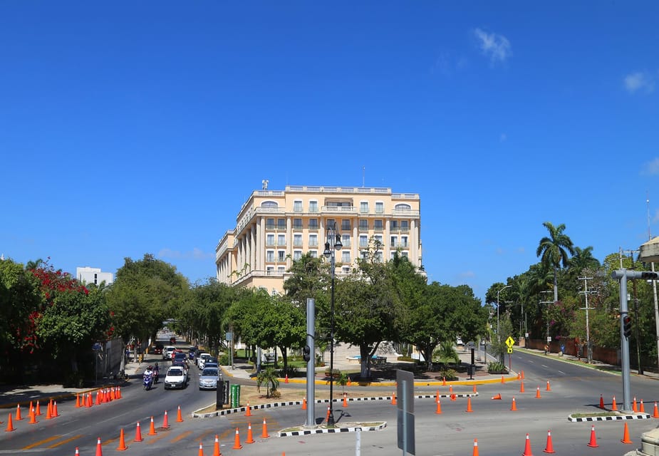 Mérida: Panoramic Sightseeing Tour Bus Ticket with 2 Routes | GetYourGuide