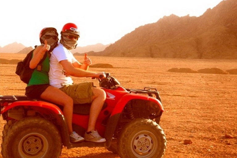 Sharm El Sheikh: Excursión al atardecer en quad con Echo MountainExcursión al atardecer en quad doble con paseo en camello, cena y espectáculo