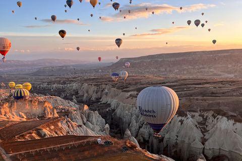 Vol en montgolfière au lever du soleil en Cappadoce avec champagneVol standard