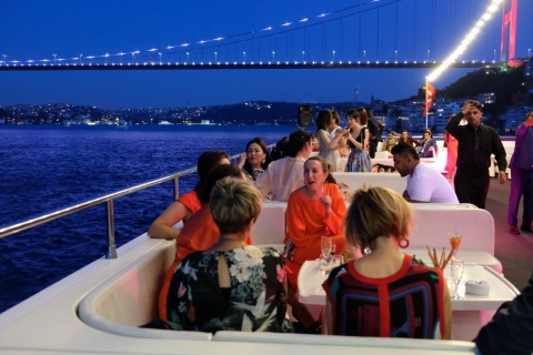 Estambul: Crucero por el Bósforo al atardecer con cena