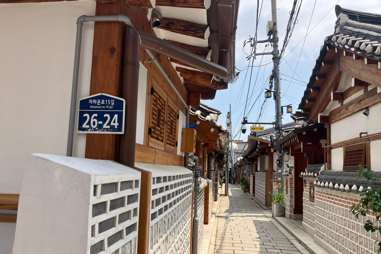 Séoul : Visite à pied du Hanbok, de Gyeongbokgung et du marché de Tongin