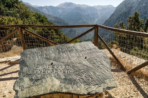 From Heraklion: Samaria Gorge Private Full-Day Hiking Trip