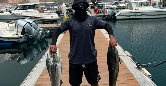 Muscat: Fishing and Snorkeling Boat Tour