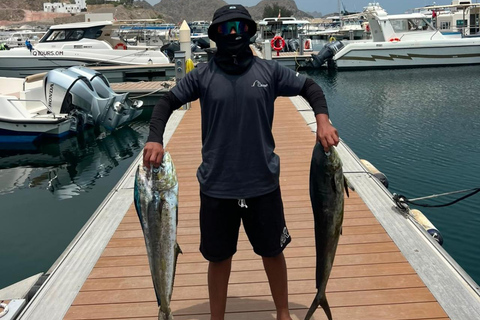 Muscat: Fishing and Snorkeling Boat Tour
